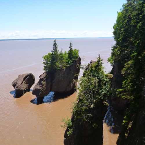 Kayaking Hopewell Rocks on the Bay of Fundy – New Brunswick